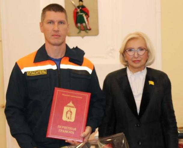 Спасателям, работавшим на месте авиакатастрофы Ил-76 в Рязани, вручили почётные грамоты
