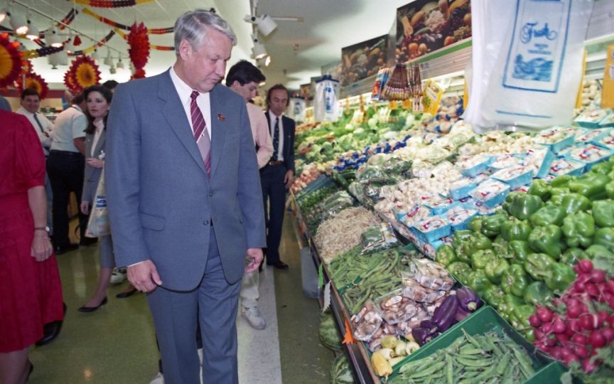 Как Ельцин впервые в жизни сходил в супермаркет США. Визит 1989 года Ельцин, только, магазин, Борис, супермаркета, Николаевич, магазина, после, ассортимент, супермаркет, администратор, буквально, стало, людей, время, Ельцина, Хьюстон, изобилие, американский, жизнь