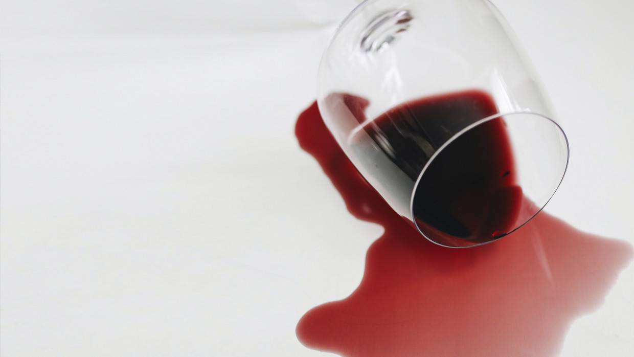 Доктор Лиакас: появление черных точек может указывать на чрезмерное употребление спиртного