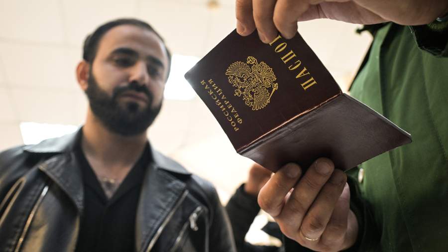 Паспортный стоп: лишенные гражданства смогут оставаться в РФ до 90 дней