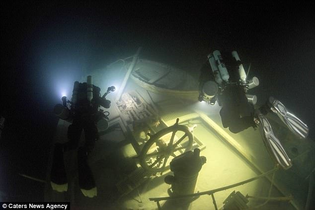 Мини-Титаник: фотографии 100-летнего корабля на дне озера вот это да!, затонувший корабль, интересно, капсула времени, корабль, на дне озера, подводная, фотограф