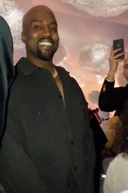 Катание на санках и танцы до утра: сестры Кардашьян-Дженнер отметили Рождество вместе с Джей Ло и Пэрис Хилтон новости