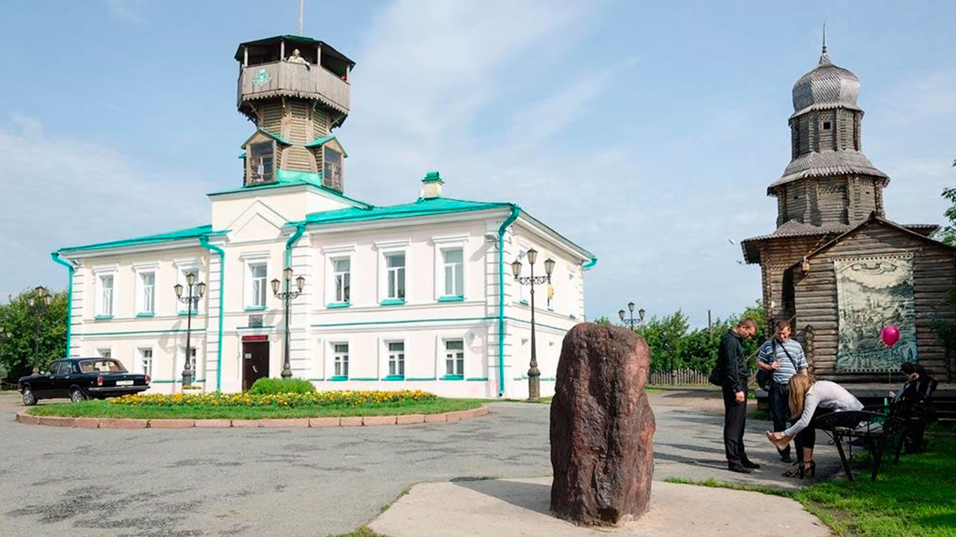 Памятники томска история. Воскресенская гора Томск. Музей в Томске на Воскресенской горе. Томск памятники Воскресенская гора. Музей истории города Томска.