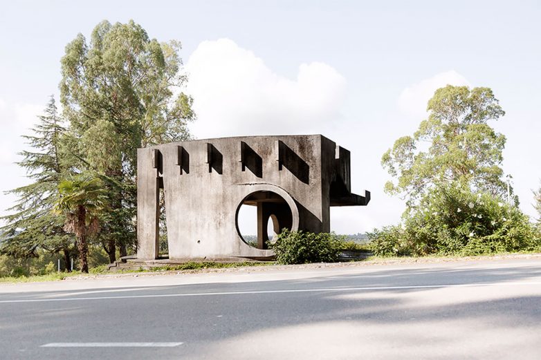 Советские автобусные остановки в объективе канадского фотографа 