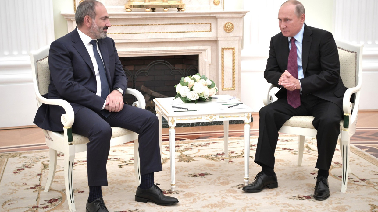 Кремль заявил об отсутствии контактов между Путиным и Пашиняном по ситуации в Ереване