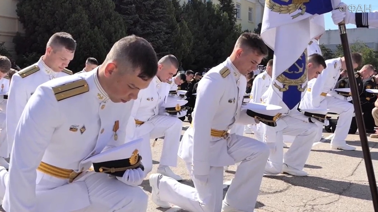 Черноморское военно-морское училище Севастополя выпустило новых офицеров и мичманов