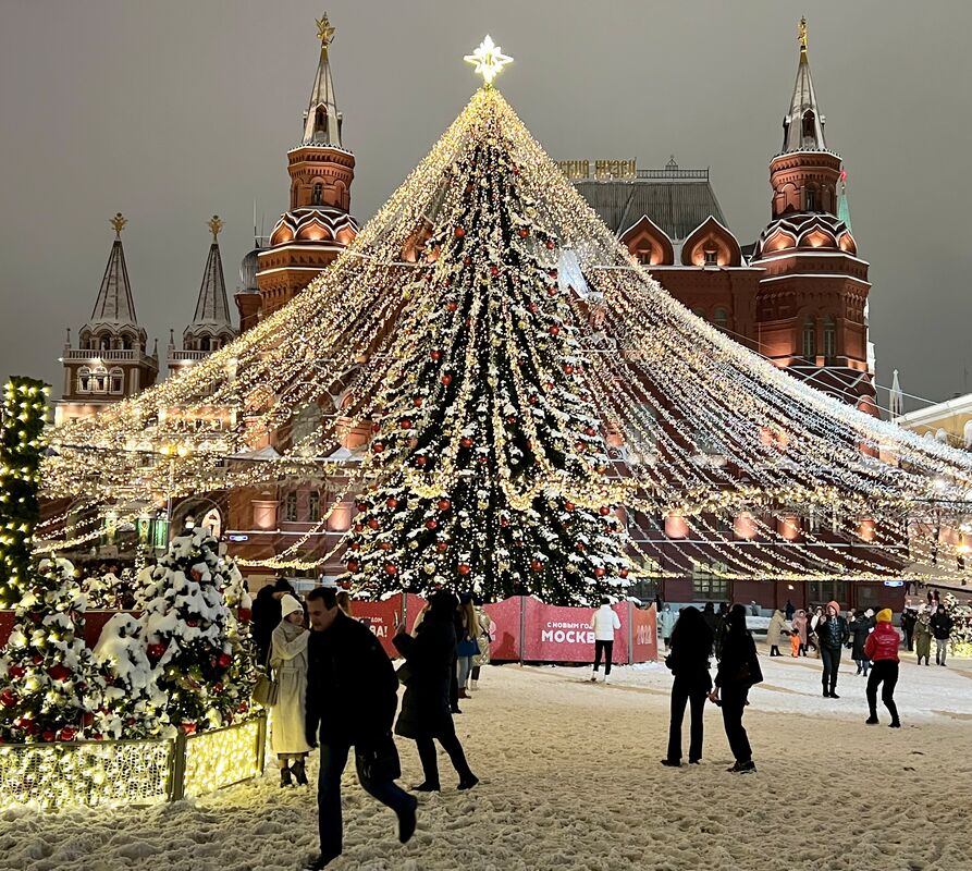 Погода в москве на новогодние праздники. Новый год в Москве. Новогодняя Снежная Москва. Москва нового года. Новогоднее настроение Москва.