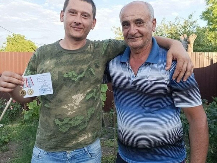 ПОДВИГ ДОБРОВОЛЬЦА: ВОДИТЕЛЬ ОТКАЗАЛСЯ ВЕРНУТЬСЯ В ЧАСТЬ И ПРИНЯЛ СМЕРТЕЛЬНЫЙ БОЙ ПОДВИГ ДОБРОВОЛЬЦА: ВОДИТЕЛЬ ОТКАЗАЛСЯ ВЕРНУТЬСЯ В ЧАСТЬ И ПРИНЯЛ СМЕРТЕЛЬНЫЙ БОЙ армия