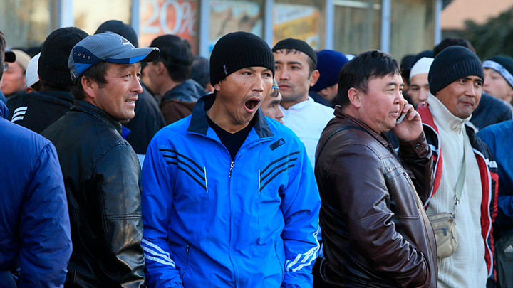 БУДЕМ ЖИТЬ ПО "ЗАКОНАМ ШАРИАТА"? МИГРАНТЫ БРОСАЮТ ВЫЗОВ РОССИИ