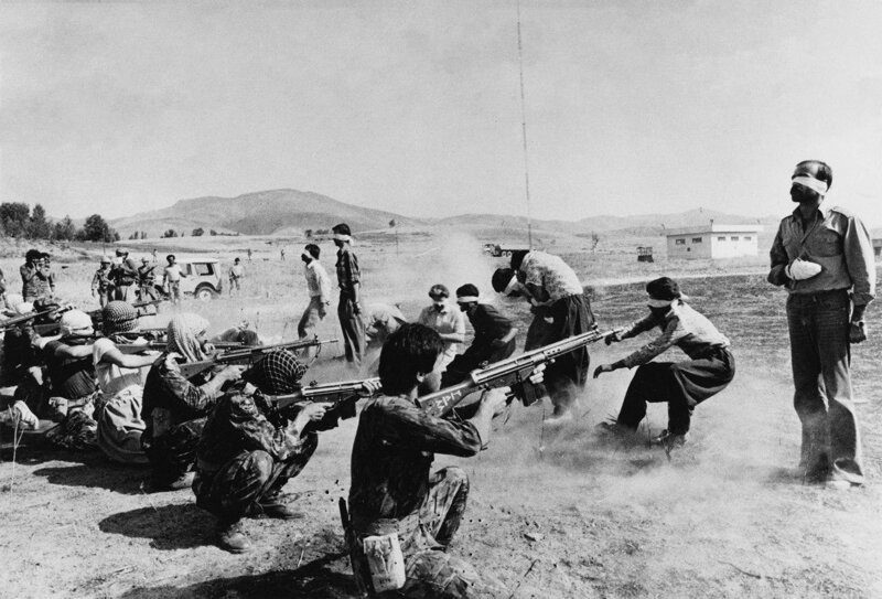 Расстрел курдских повстанцев в Иране. 1980г. 