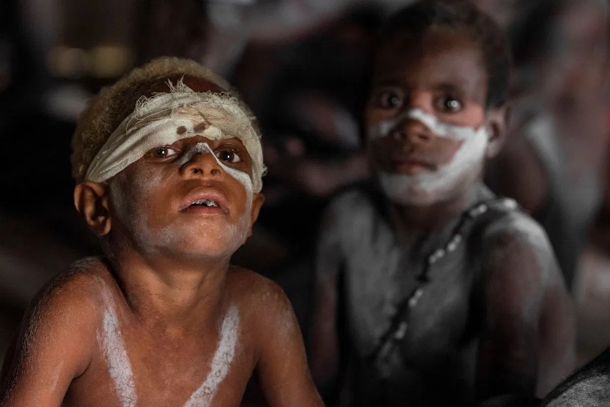 Племя людоедов изнутри: каннибалы из Новой Гвинеи канибаллы,людоеды,Новая Гвинея,племя