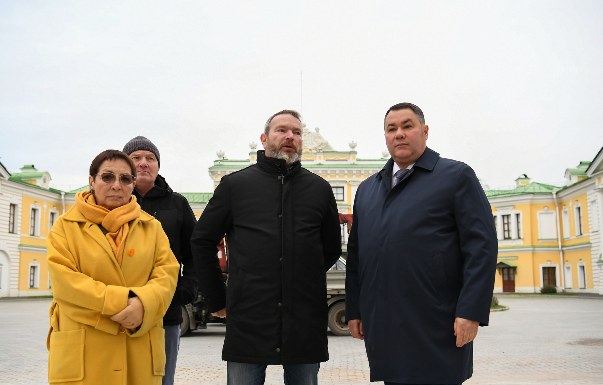 Игорь Рудень проинспектировал ход благоустройства Соборной площади в Твери