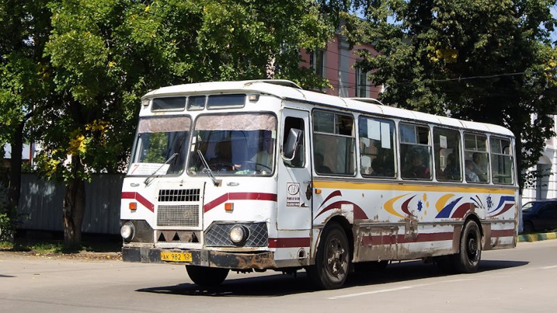 Арзамасский ЛиАЗ в типичной ливрее после капитального ремонта автобус, лиаз, общественный транспорт