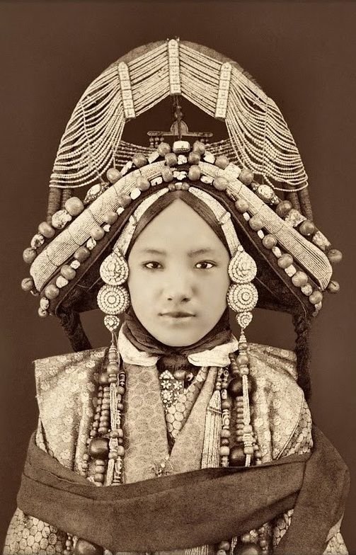 Женщина из Тибета женщины, красота, невероятное, традиционный костюм, украшения, фото