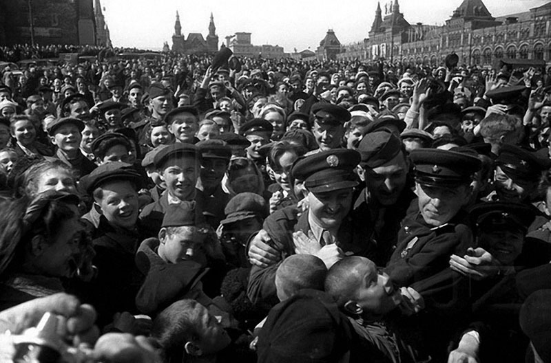 32 День Победы. Красная площадь, 9 мая 1945 г..jpg