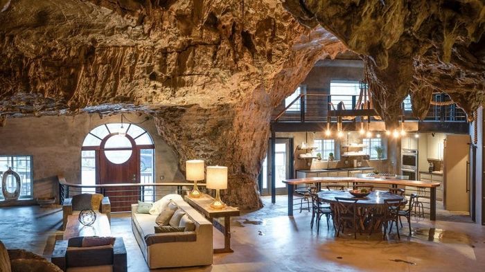 Из жизни миллионеров: роскошный особняк в пещере со сталактитами Из жизни миллионеров: роскошный особняк в пещере со сталактитами интерьер и дизайн