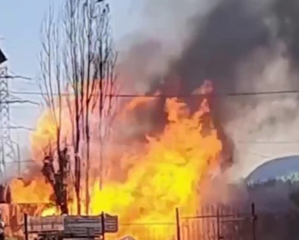 В Шебекино резервуар для хранения газа загорелся после атаки беспилотника