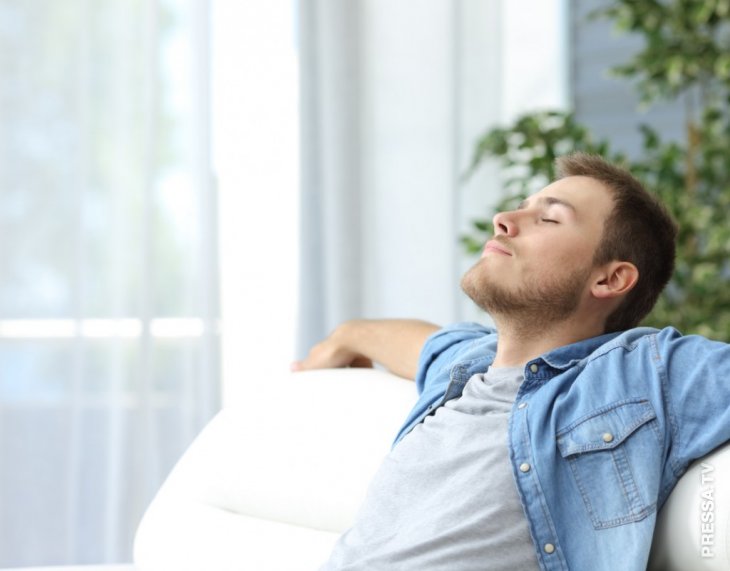 Едем с работы на маршрутке с коллегой. Он просит выйти вместе с ним на остановке возле рынка и помочь выбрать литые диски на его машину