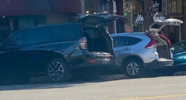 Почему на улицах Калифорнии появляется все больше автомобилей с открытыми багажниками Автомобили