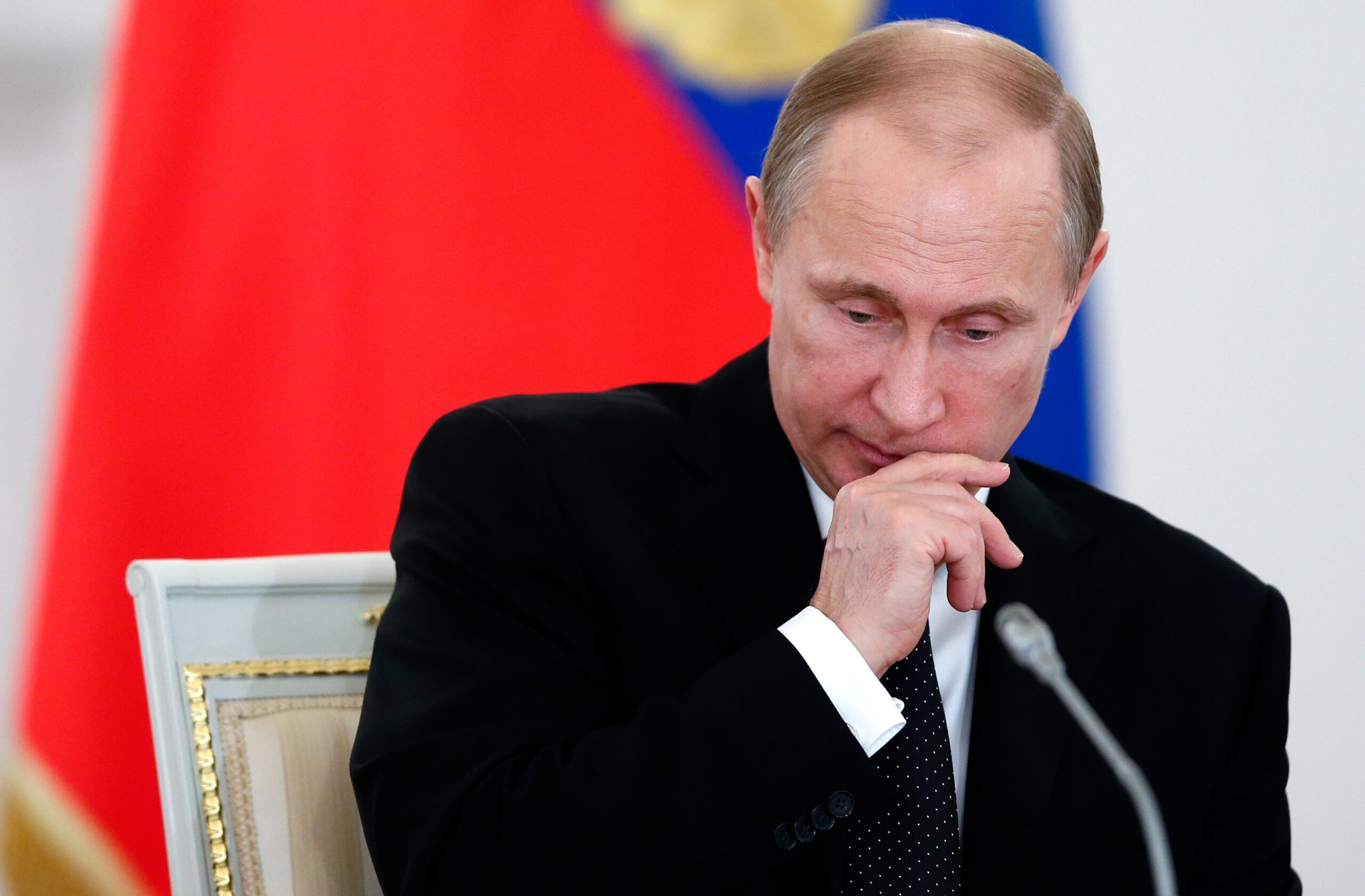 Путин признал проблемы со снабжением Минобороны, но не сказал "кто это сделал"