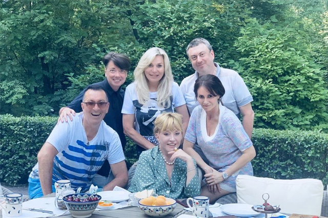 Алла Пугачева проводит время с друзьями и делится Алла Пугачева проводит время с друзьями и делится