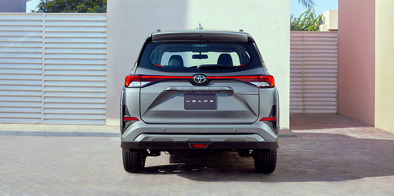 Семиместная Toyota Veloz подешевела в России до 2,9 млн рублей. Четыре месяца назад такие машины предлагались под заказ за 3,6 млн рублей