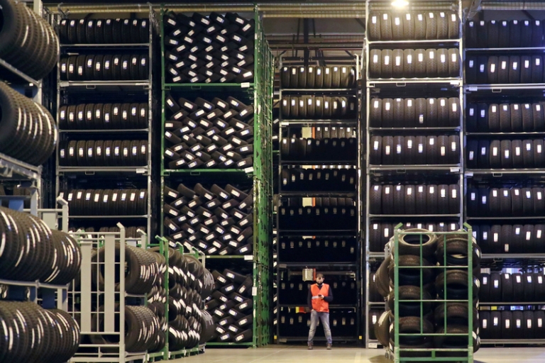 На фото: шины на территории автоматизированного склада готовой продукции завода по производству шин Nokian Tyres