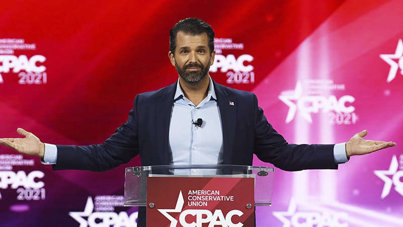 Сын Трампа сравнил президента Украины со стриптизершей