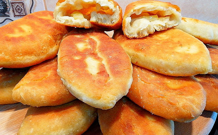 Воздушные пирожки без дрожжей на кефире и сметане: даже разогретыми будут нежными