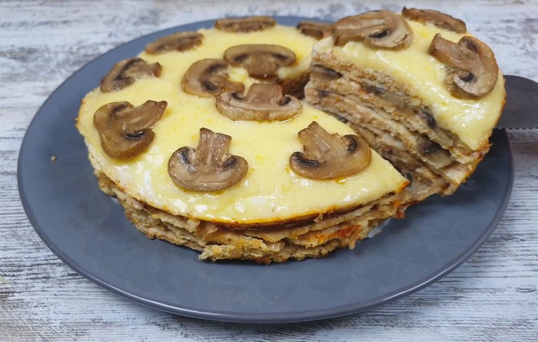 Такой закусочный торт и на праздничный стол поставить не стыдно — ЗАКУСКА из вафли и куриной грудки