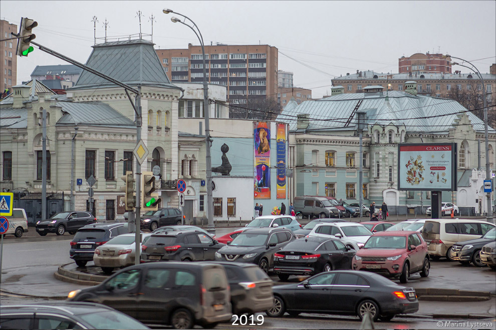 Москва-2009 vs. Москва-2019 Новый, Сейчас, Фотографии, Тверская, парковка, Арбат2009, бульвар, Тверской, Арбат2019, Достоевкий, Есенин, Тверском, Никитский, Дурова, ворота, Перекрёсток, мечеть, Соборная, строится, песня»