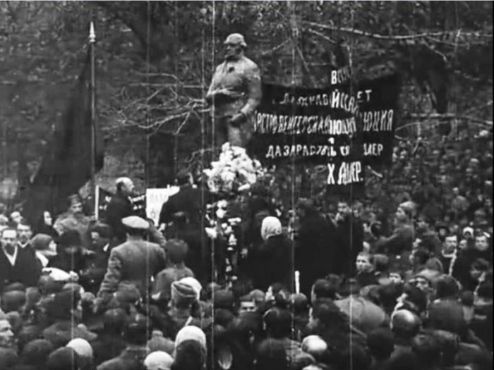 Как большевики воевали с памятниками