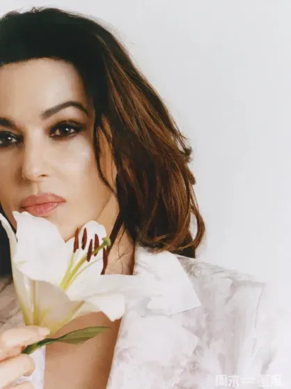 61-летняя Моника Беллуччи снялась для китайского глянца БеллуччиМоника, Беллуччи, Моника, недавно, платье, актёра, актриса, Венсаном, поддерживают, отношения, супругов, нынешней, маленького, возлюбленной, бывших, Леони, Нарой, Баптистой, которая, дочери