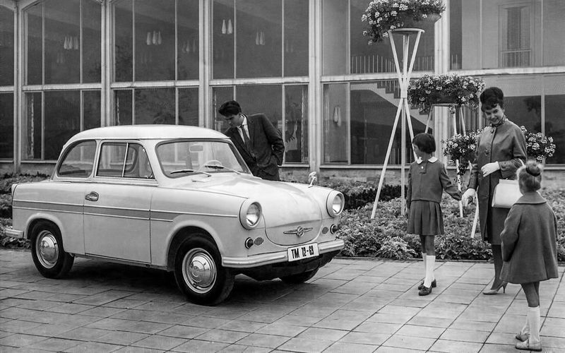 Пластмассовый хит: как сделали 3 000 000 Трабантов Trabant, делали, Германии, более, выпускали, кузова, мотор, объемом, машины, новой, модели, годах, автомобилей, мощностью, числе, с кузовом, 1960‑х, количествах, небольших, вплоть