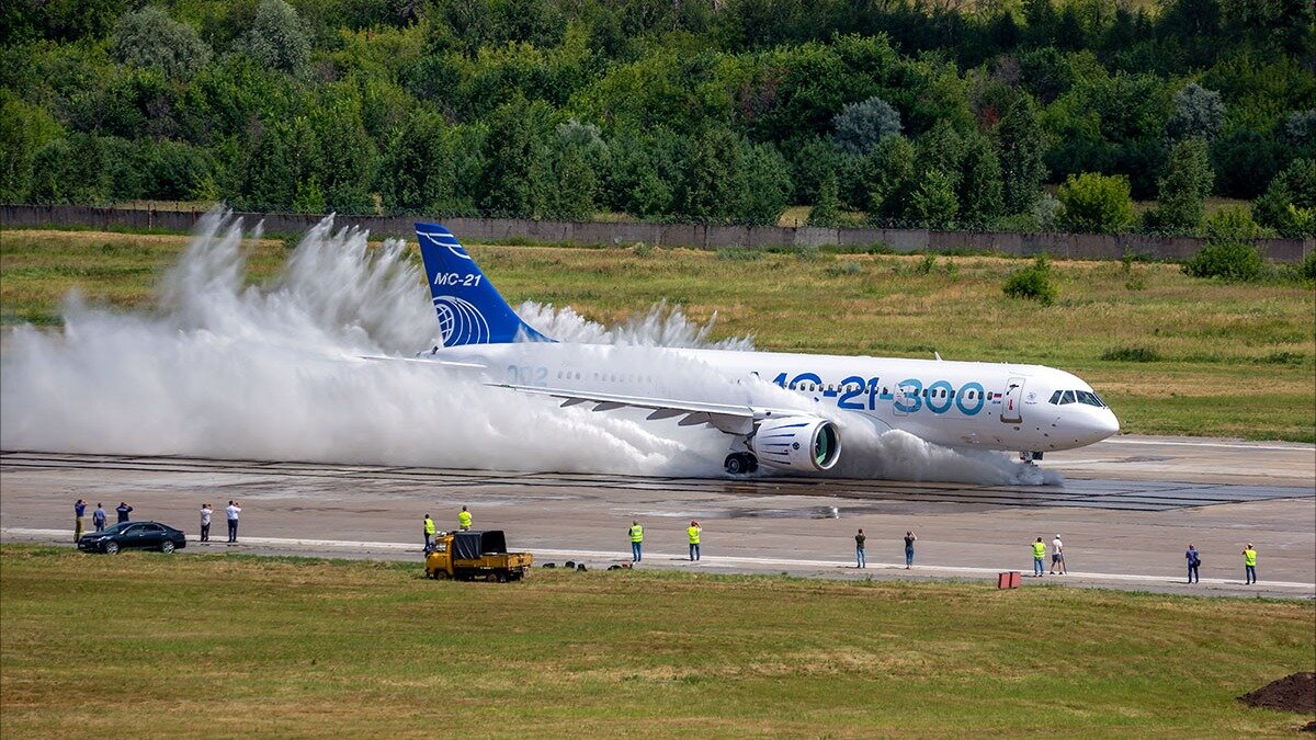 Купание лайнера МС-21-300