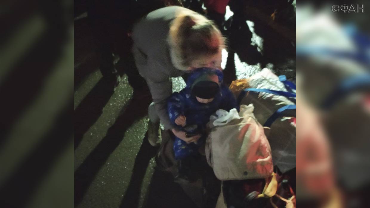 Бегущие от войны: корреспондент ФАН встретил первые автобусы с беженцами на границе ДНР и Ростовской области Бегущие от войны: корреспондент ФАН встретил первые автобусы с беженцами на границе ДНР и Ростовской области Общество