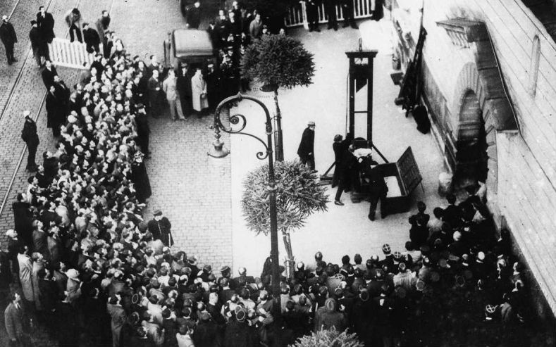 1939 год — последняя публичная казнь во Франции с помощью гильотины
