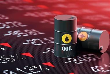 Нефть вновь дешевеет на 5-6% на опасениях за спрос