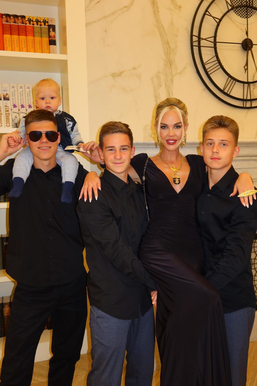 «Хейтеры пишут, чтобы им ответили»: Мария Погребняк рассказала о воспитании сыновей и о том, почему они не стали блогерами очень, всегда, чтобы, только, когда, мамой, игрушки, свекровью, детям, время, нужно, слова, говорят, ребенок, больше, както, просто, стала, жизни, много