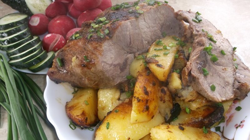 Как правильно пожарить свинину. Жарим мясо на сковороде с картофелем Как правильно пожарить свинину. Жарим мясо на сковороде с картофелем видео, еда, кулинария, мясо, рецепт
