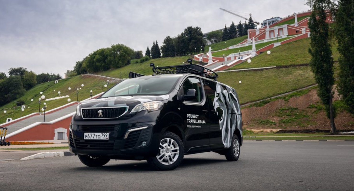 Полный привод, лев в декоре и маркиза от дождя — Peugeot Traveller 4×4
