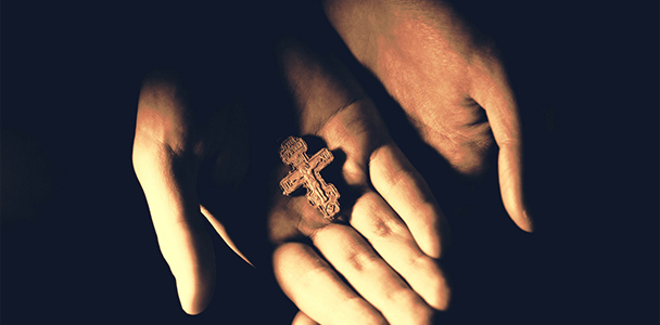 Нательный крестик - главный религиозный символ христианства, история и  значение креста - Ваш амулет