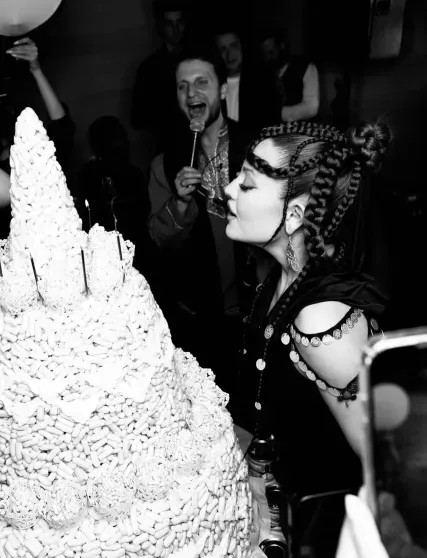 Квартира от Егора Крида, чак-чак вместо торта и татарские танцы: бывшая жена Моргенштерна* Дилара показала, как отметила 26-летие за 3 млн рублей ЗинатуллинаДилара, Зинатуллина, блогерша, несколько, Водонаева, более, Дилара, Моргенштерн, праздник, Диларе, рождения, живёт, Дубае, весной, Последние, расставании, переехал, известно, специальной, стало