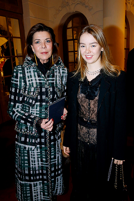 Принцесса Каролина с дочерью принцессой Александрой на показе Chanel
