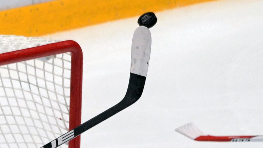 12-летний российский хоккеист ударил соперника клюшкой по голове во время матча