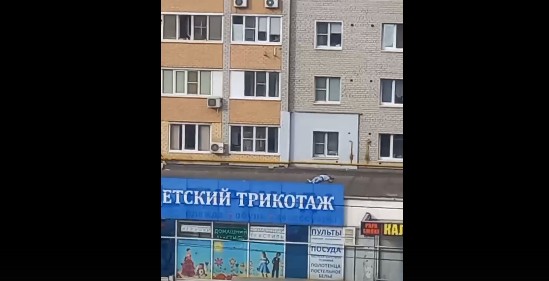 Появилось видео с места гибели мужчины на улице Новосёлов в Дашково-Песочне