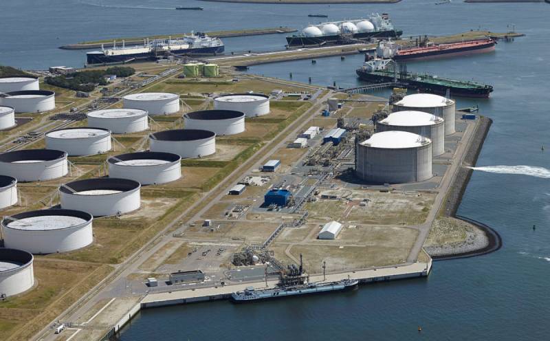 США вынудили в одиночку справляться с ростом цен на бензин