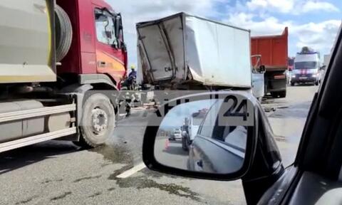 На Ростовском шоссе в сторону Краснодара произошло жесткое ДТП с грузовиками