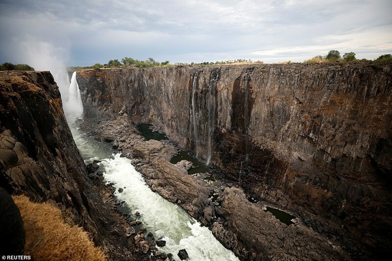 Водопад Виктория превратился в жалкую струйку Водопад Виктория,Замбези,климат,экологическая катастрофа