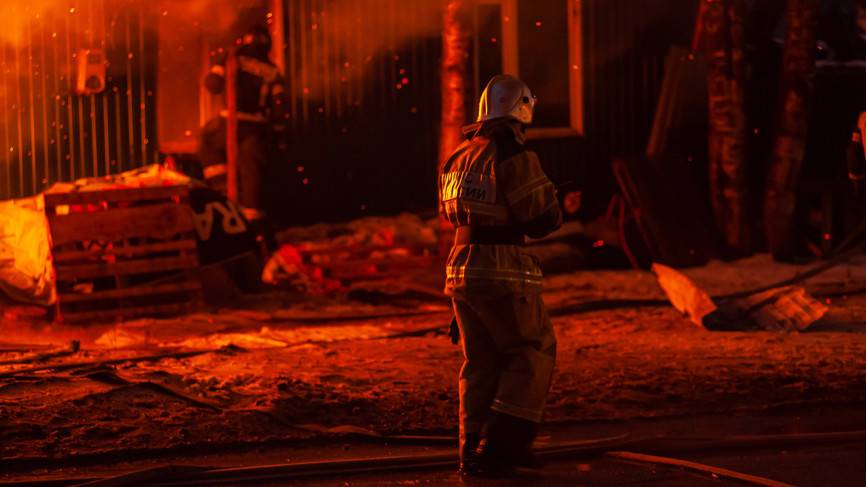 Нежилая постройка полностью сгорела в Невском районе Петербурга